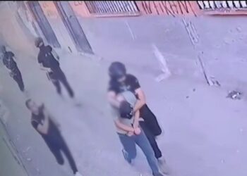 Polis Adana’da bir genci darp ederek gözaltına aldı