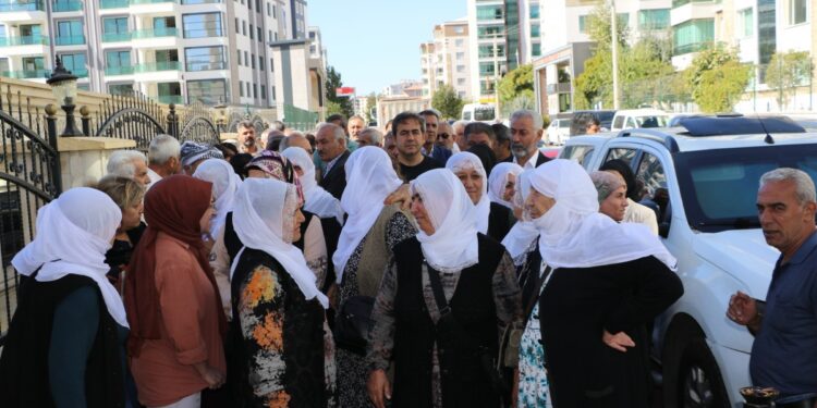 Demhat Baytar’ın taziyesine kitlesel ziyaret