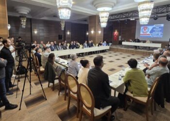 Oluç: Üslup ve dil değişikliğine ihtiyaç var