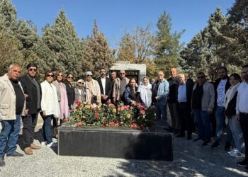 Mehmed Uzun mezarı başında anıldı