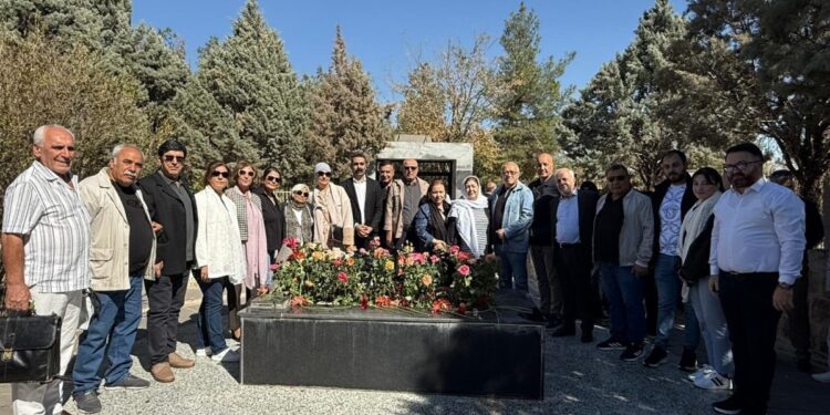 Mehmed Uzun mezarı başında anıldı