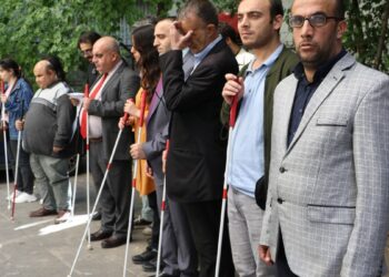 Görme engelliler sorunlarının çözümünü istedi