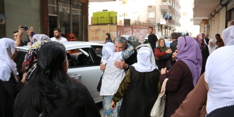 30 yılın ardından tahliye edilen Demir’e kitlesel karşılama