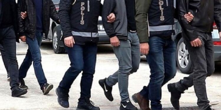 Amed ve İstanbul’da 8 genç tutuklandı