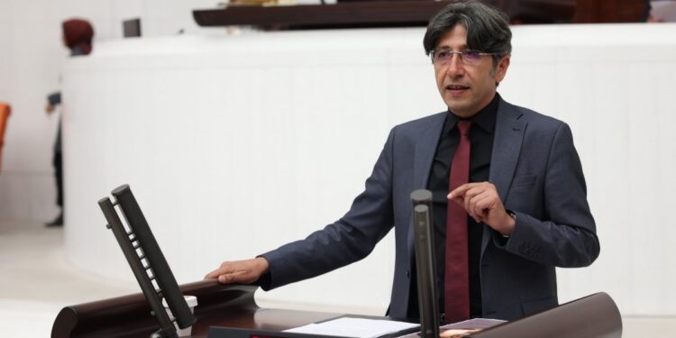 DEM Parti’li Bozan: Anadilde eğitim için adımalar atılmalı