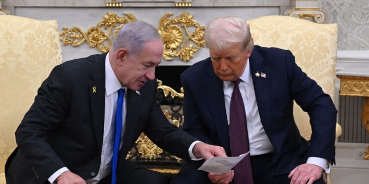 İsrail ‘barış planına’ rağmen Gazze’yi bombalıyor