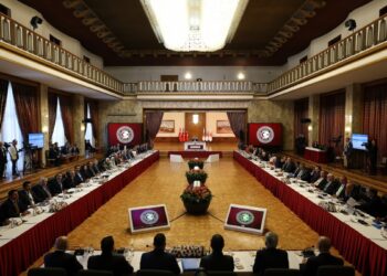 Meclis komisyonu vakıf ve dernekleri dinleyecek