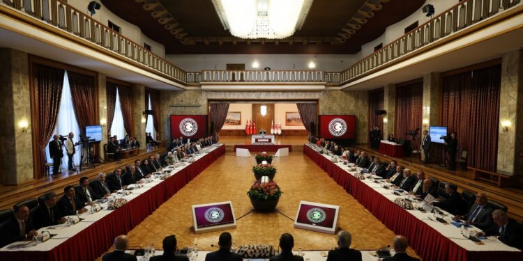 Meclis komisyonu vakıf ve dernekleri dinleyecek