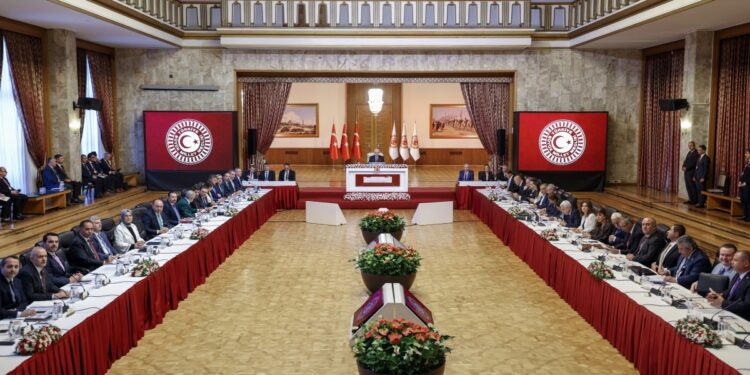 Komisyon toplantısı başladı