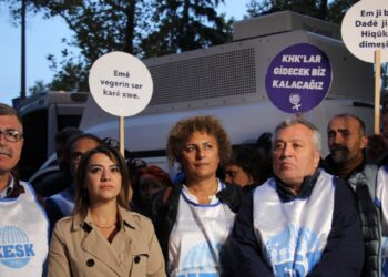 KESK’lilerden polis ablukasında açıklama: İşimizi geri alacağız