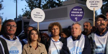 KESK’lilerden polis ablukasında açıklama: İşimizi geri alacağız