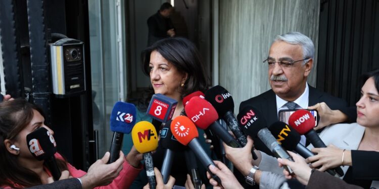 İmralı Heyeti, Erdoğan görüşmesi için yola çıktı: Atılması gereken adımları konuşacağız