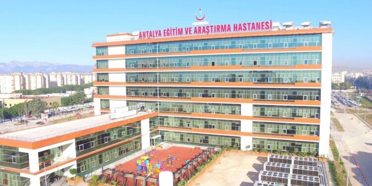 Kelepçe dayatması nedeniyle tedavisi yapılamadı