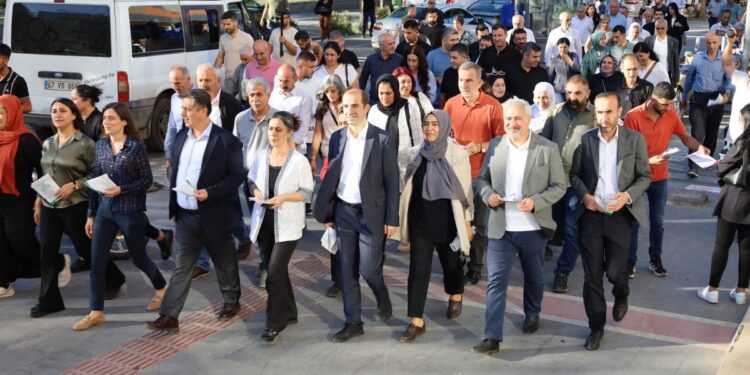 Özgürlük mitingine çağrı sürüyor