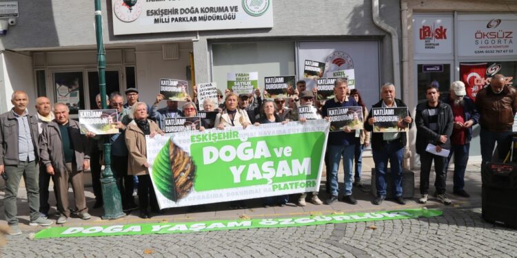 Durdurma kararına rağmen geyik avı sürüyor