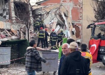 Gebze’de bina çöktü: Enkazda kalanlar var