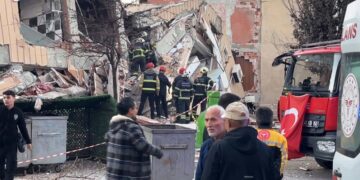 Gebze’de bina çöktü: Enkazda kalanlar var