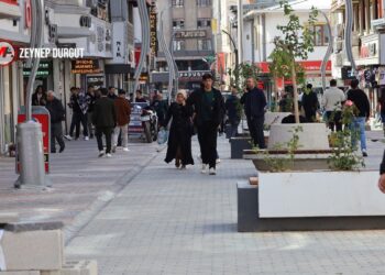 Wan’da 2 yılda 700 esnaf kepenk indirdi