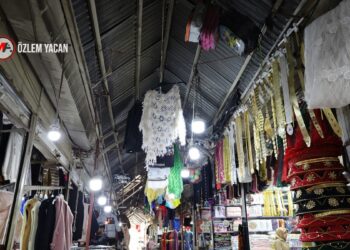 Büyük Halk Pazarı esnafı sorunlarına çözüm istiyor