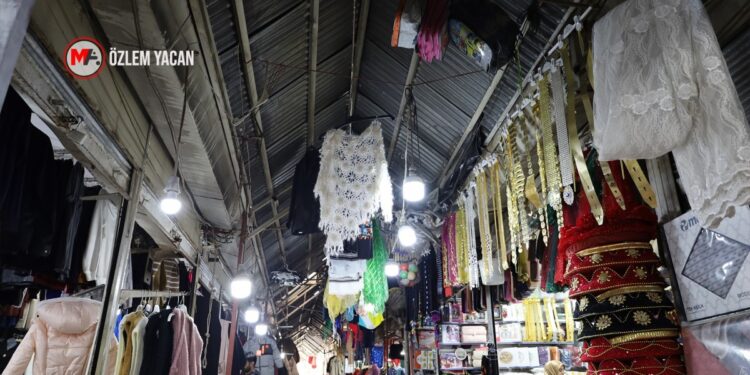 Büyük Halk Pazarı esnafı sorunlarına çözüm istiyor