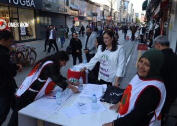 Serhat’ta ‘Barış istiyorum çünkü’ kampanyasına ilgi yoğun