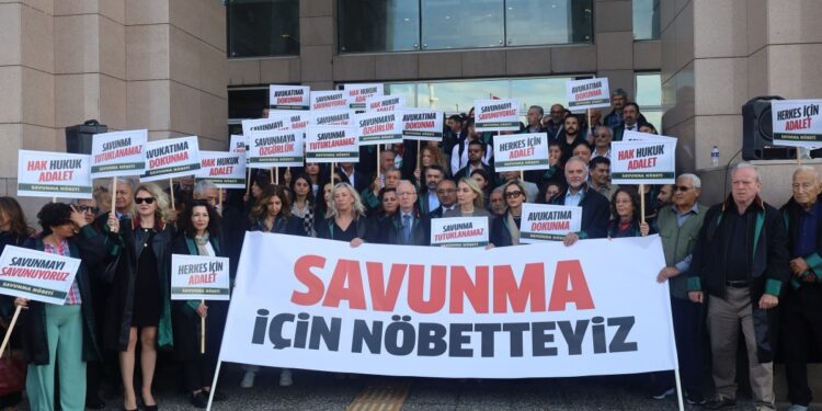 İstanbul Barosu’ndan Adalet Nöbeti