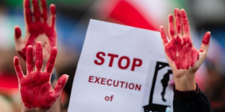 İran 13 ayda en az 49 kadını idam etti