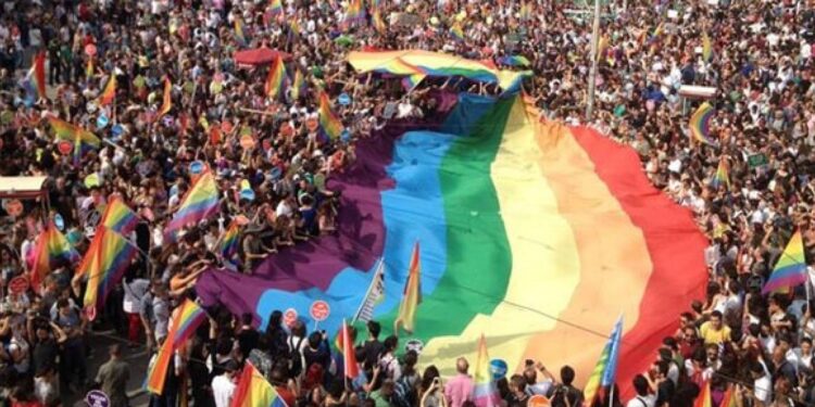 Basın meslek örgütleri: LGBTİ+ haberciliği suç değildir