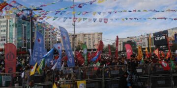 Esenyurt’ta miting: Sınır ötesi operasyona değil halklarla müzakereye ihtiyaç var