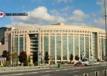 ‘Satılıktır’ afişi örgütsel pankart sayılıp tutuklandı