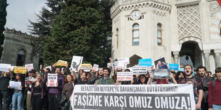 Hacettepe öğrencilerine palalı saldırı protesto edildi