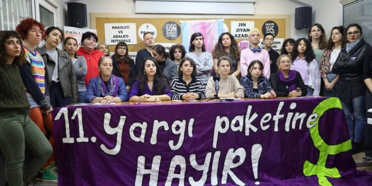 ‘Çıplak aramaya sessiz kalmayacağız’