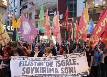 İzmir’den seslendiler: Filistin halkı yalnız değildir