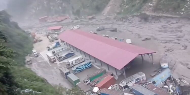 Nepal’de sel ve toprak kayması: En az 42 ölü