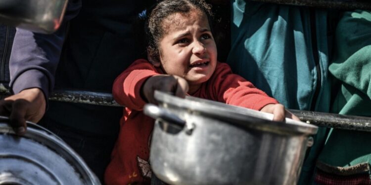 DSÖ: Gazze’de 2 ayda 10 bin çocuğa akut yetersiz beslenme teşhisi konuldu
