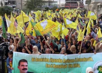 Kuzey ve Doğu Suriye kentlerinde ‘komplo’ protestosu