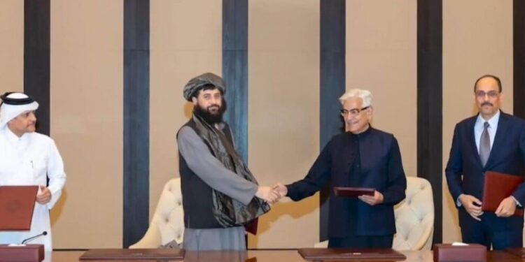 Pakistan ve Afganistan’dan ‘derhal ateşkes’ anlaşması