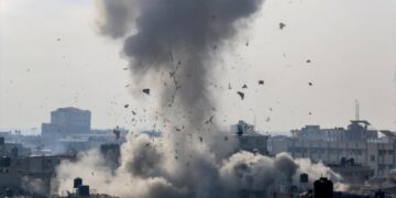 Ateşkesi ihlal eden İsrail Gazze’yi havadan vurdu