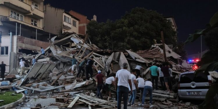 Balıkesir’de 6.1 büyüklüğünde deprem