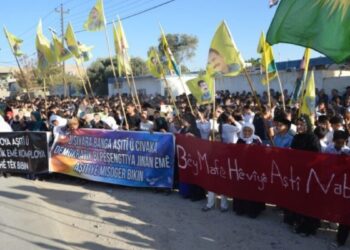 Maxmûr’da komploya karşı yürüyüş