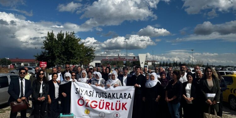 ‘Cezaevlerindeki keyfi uygulamaları son verin’