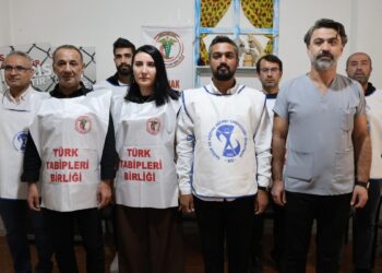 Sağlıkçılardan Adalet Nöbeti’ne destek