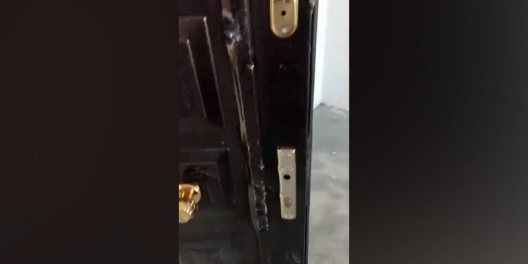 Yurtdışında yaşayan Yeşilova’nın evine polis baskını