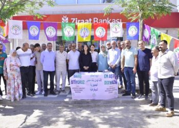 Yurttaşlar barış için imza verdi
