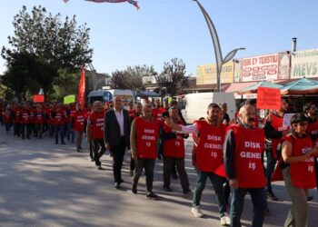 Wan’da işçiler belediyeye yürüdü: Kayyım gidecek, işçiler kazanacak