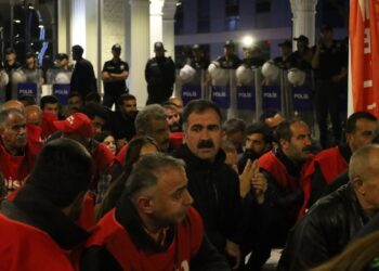 İşçiler polis ablukasında açıklama yaptı: Wan bizim, emek bizim