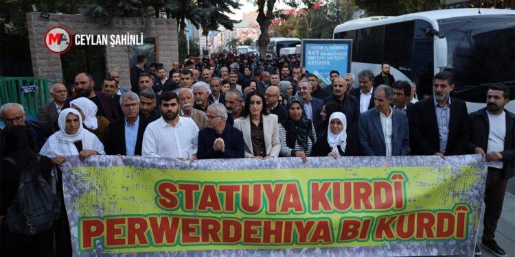 ‘Çözüm için Kürtçenin önündeki engeller kaldırılmalı’