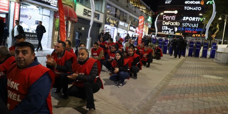 Kayyımın işsiz bıraktığı işçiler: Eve ekmek götüremiyoruz