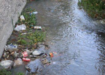 Kapatılmayan ve temizlenmeyen DSİ kanalı sağlığı tehdit ediyor