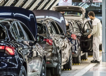 92 Yıllık Otomotiv Devi 7 Fabrikasına Kepenk Vuruyor! 20 Bin Çalışan İşsiz Kalacak